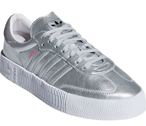 Sneaker in Silber 